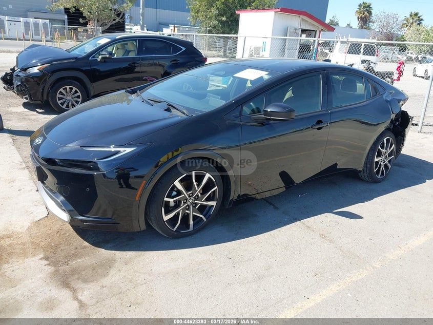 Toyota Prius Prime - фото 2