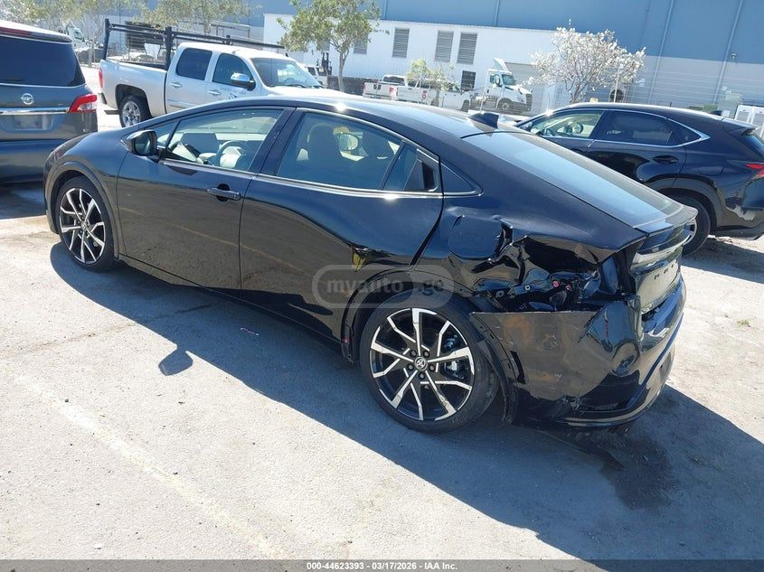 Toyota Prius Prime - фото 3