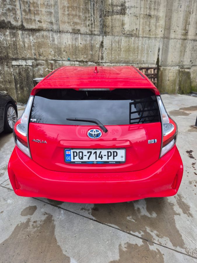 Toyota Aqua - фото 1