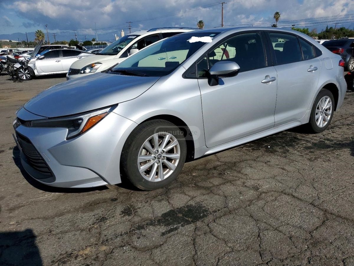 Toyota Corolla - фото 1