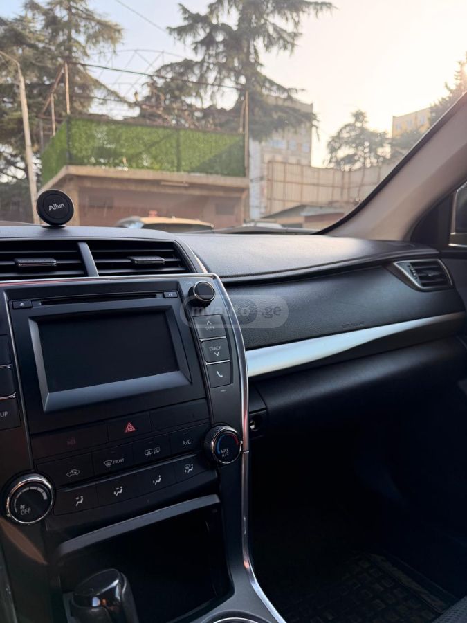 Toyota Camry - фото 2