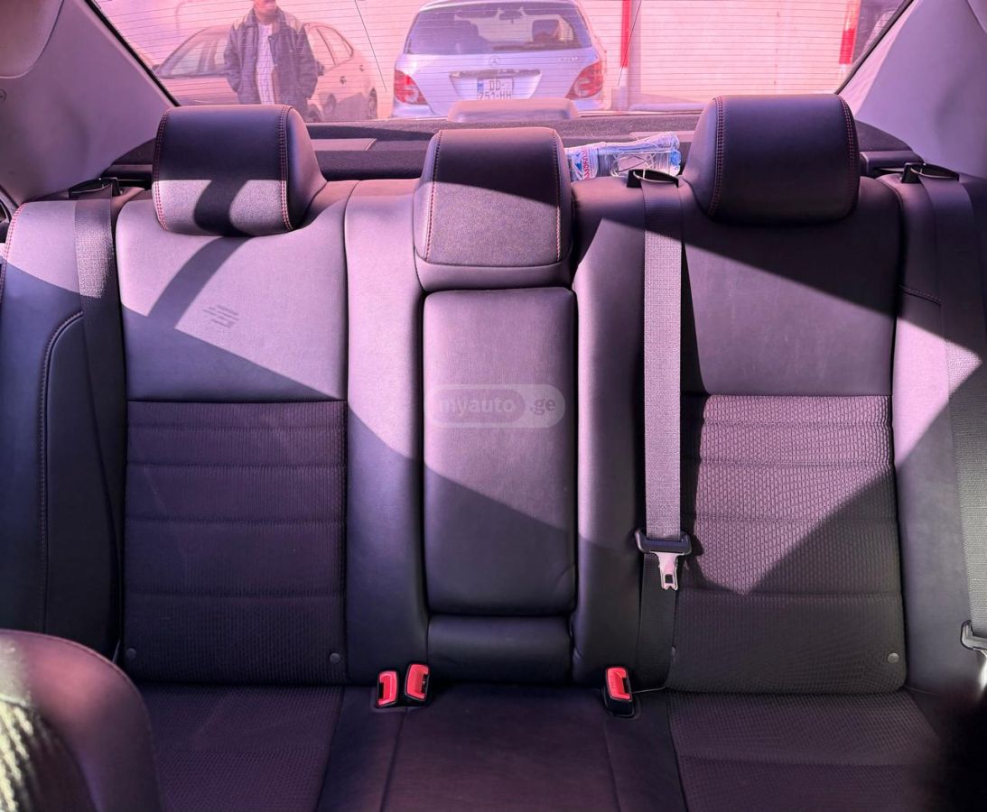 Toyota Camry - фото 3