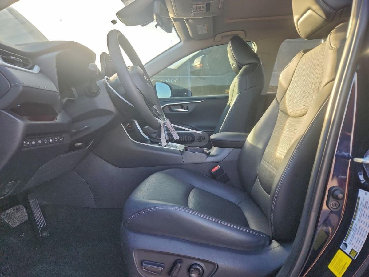 Toyota RAV 4 - фото 7