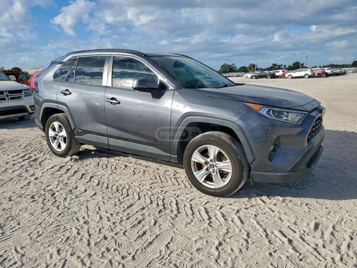 Toyota RAV 4 - фото 4