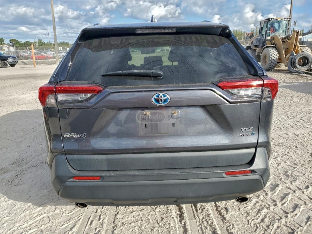 Toyota RAV 4 - фото 6