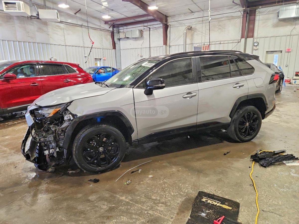 Toyota RAV 4 - фото 1