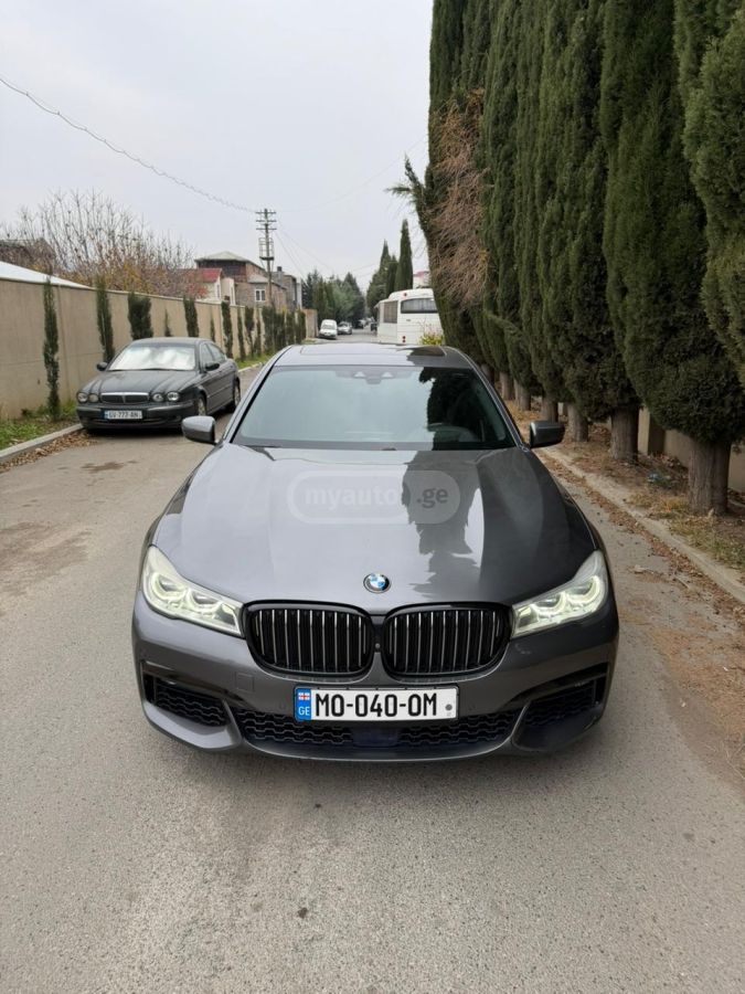 BMW 750 - фото 2