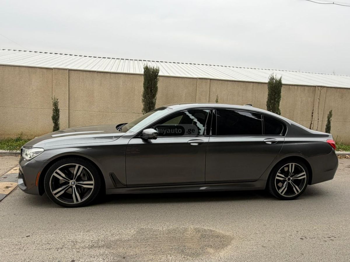 BMW 750 - фото 3