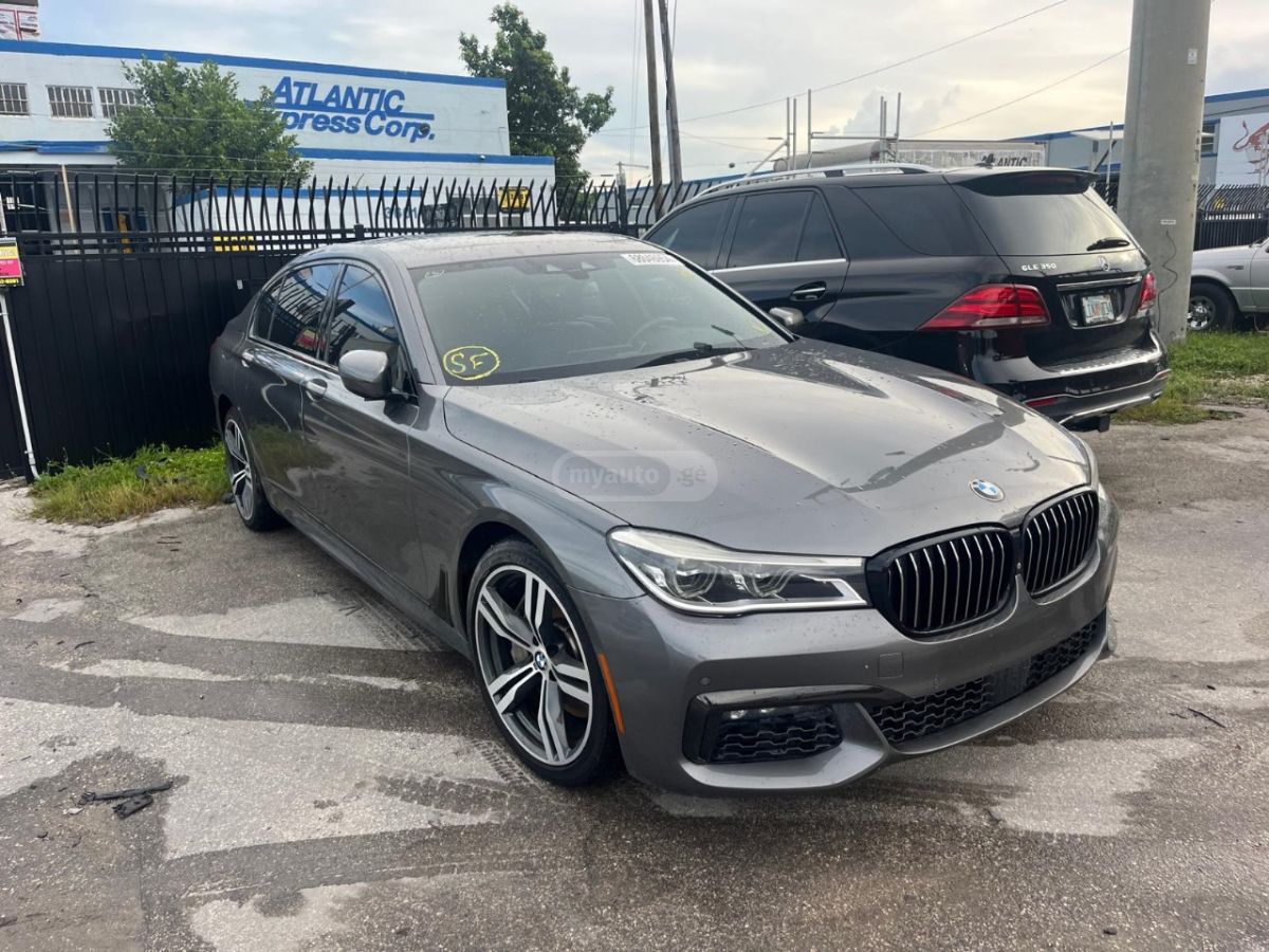 BMW 750 - фото 5