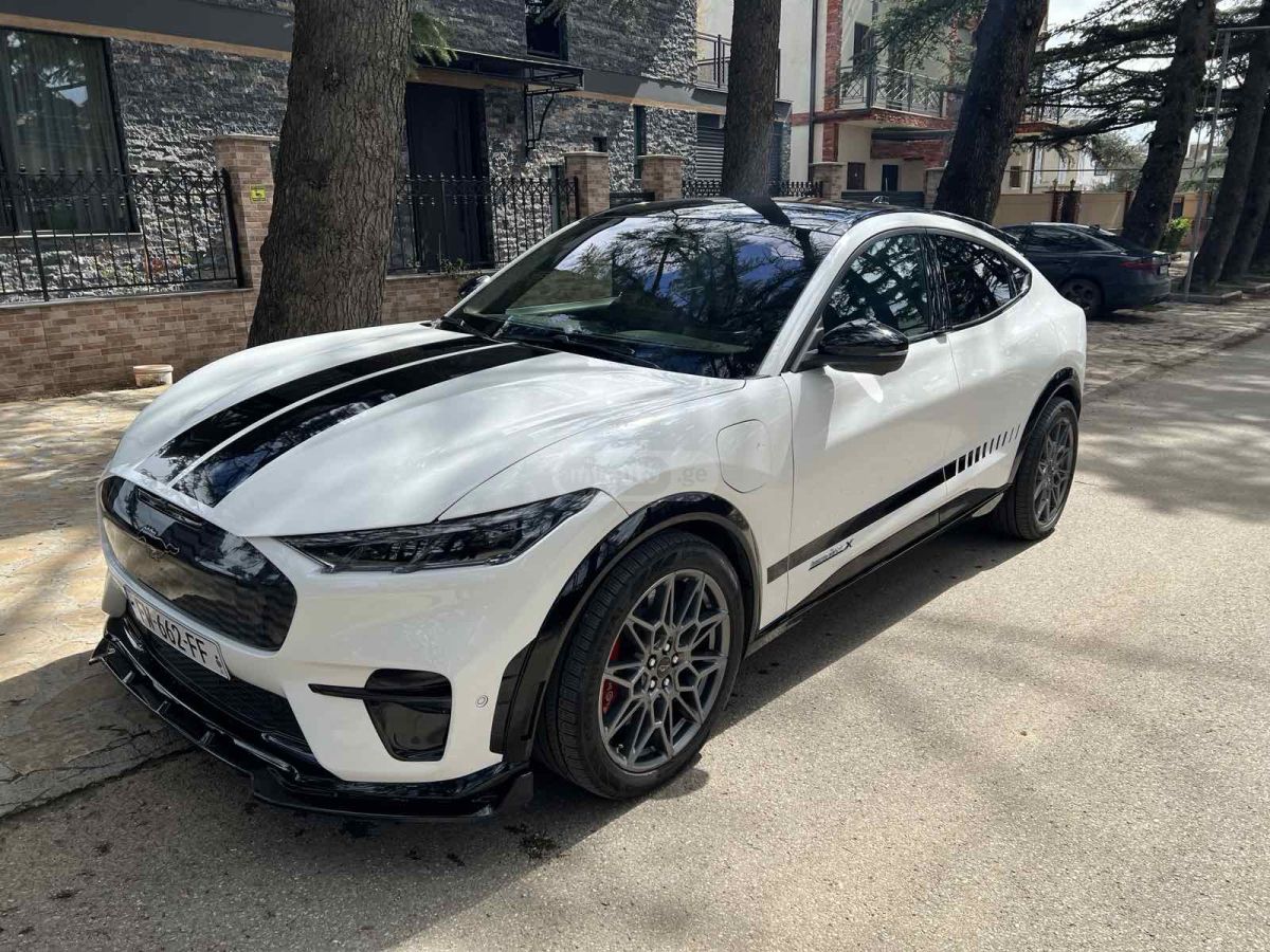 Ford Mustang Mach-E 2024 — миниатюра 2