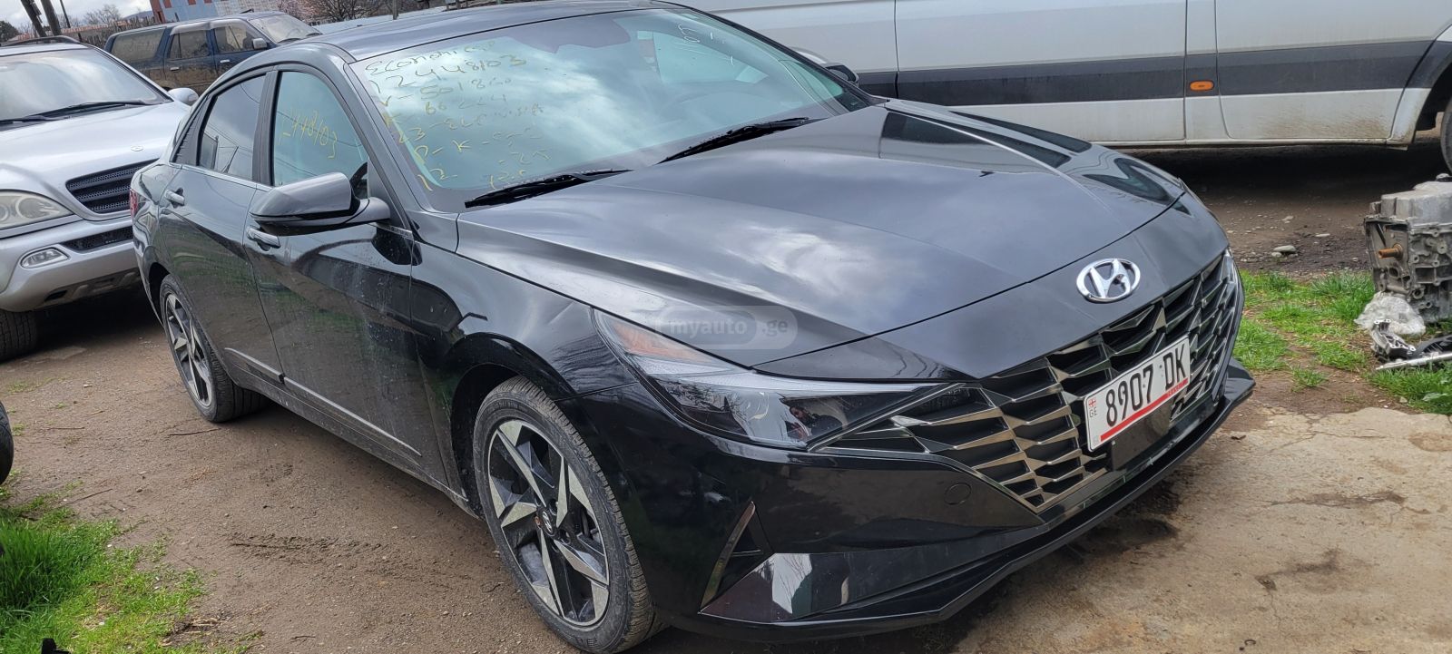 Hyundai Elantra - фото 1