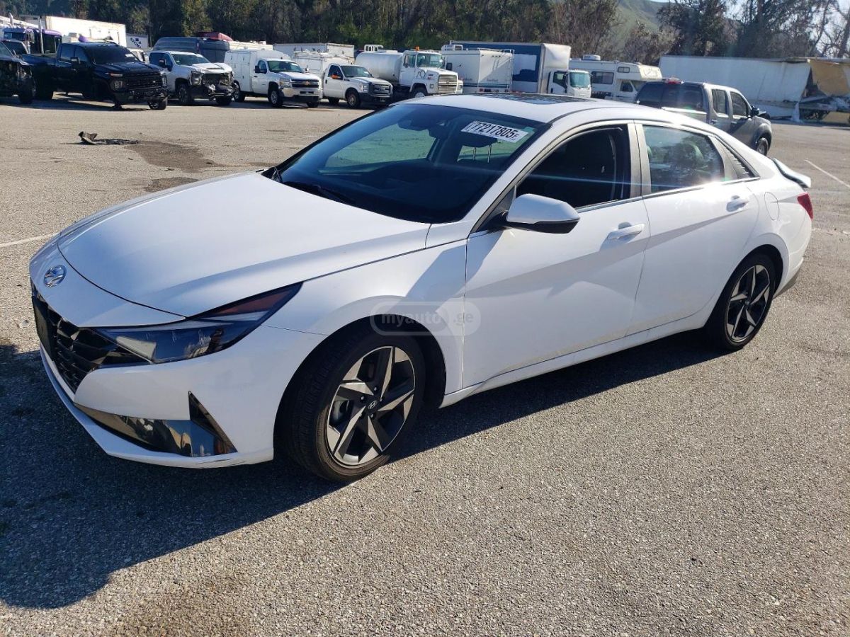 Hyundai Elantra - фото 1