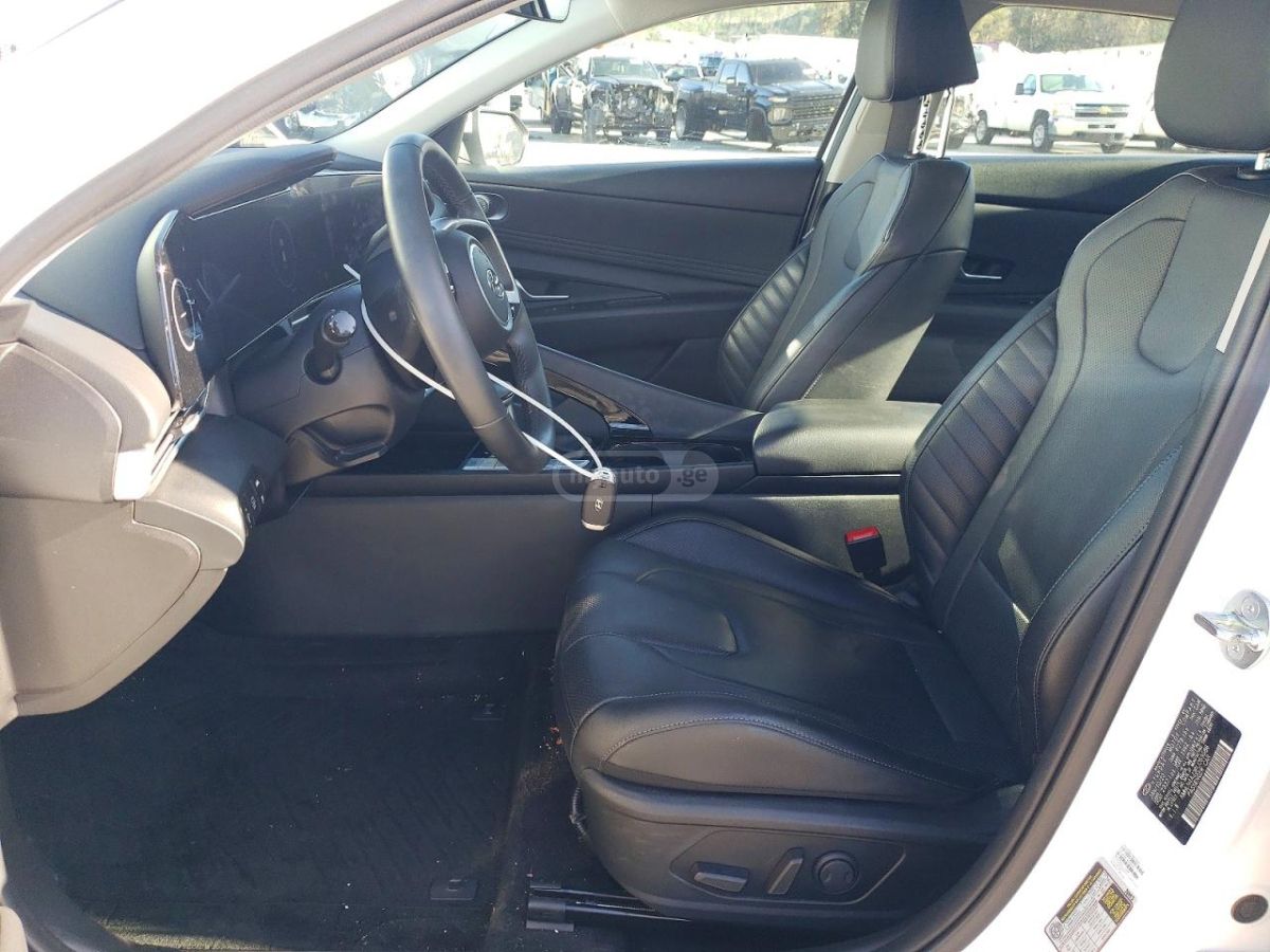 Hyundai Elantra - фото 7