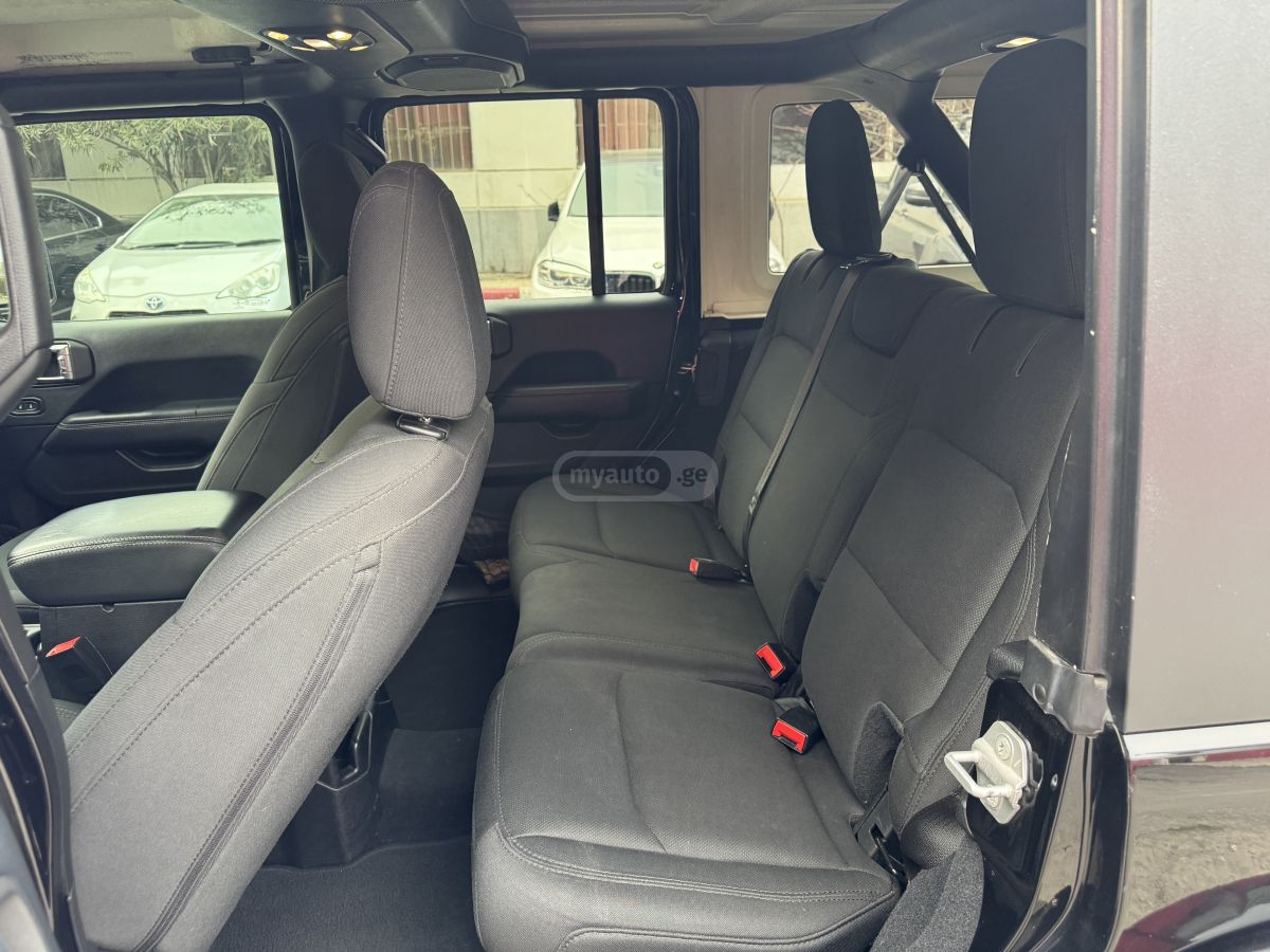 Jeep Wrangler - фото 8