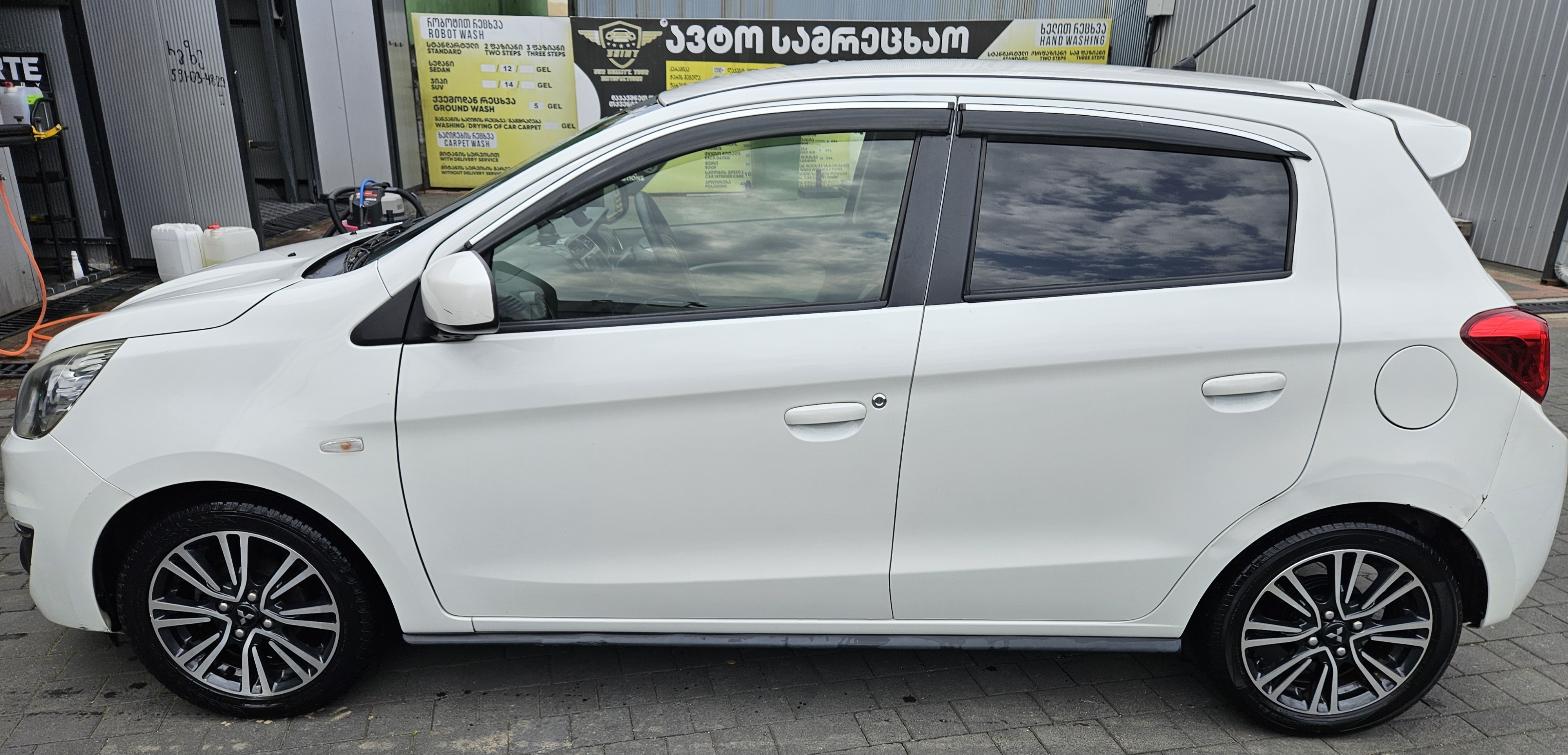 Mitsubishi Mirage - фото 1