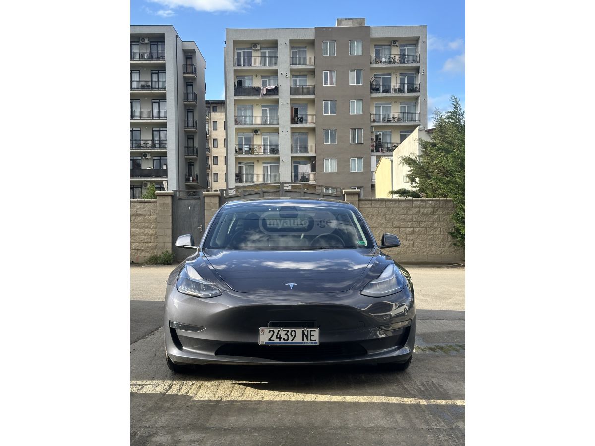 Tesla Model 3 - фото 1