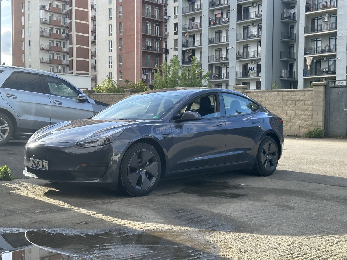 Tesla Model 3 - фото 2