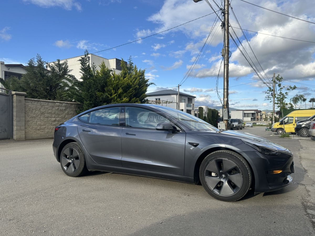 Tesla Model 3 - фото 4