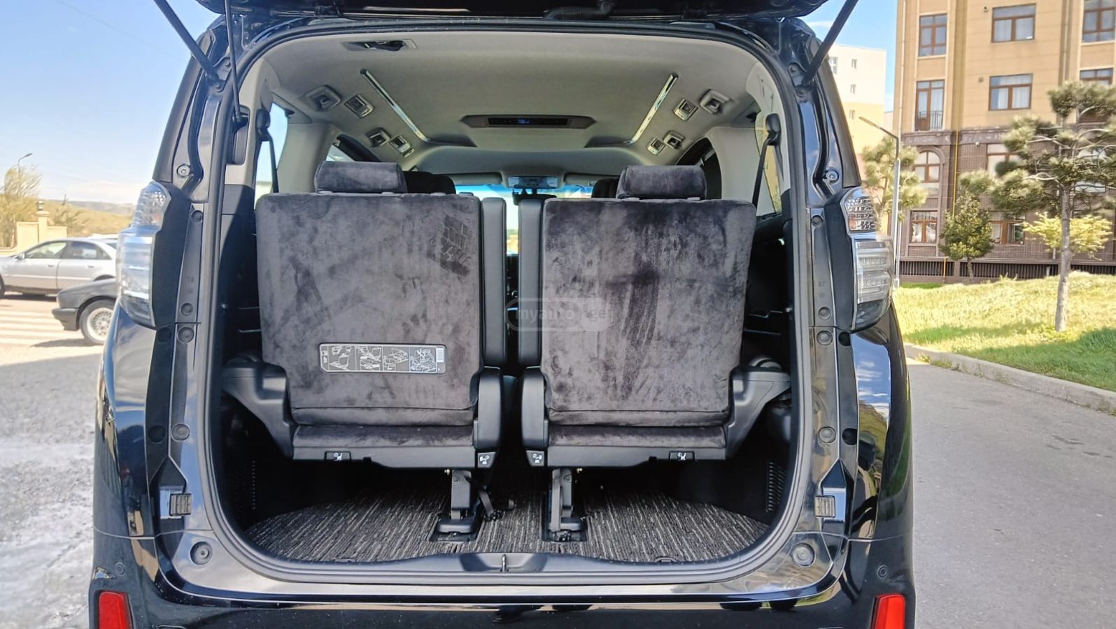 Toyota Alphard - фото 13