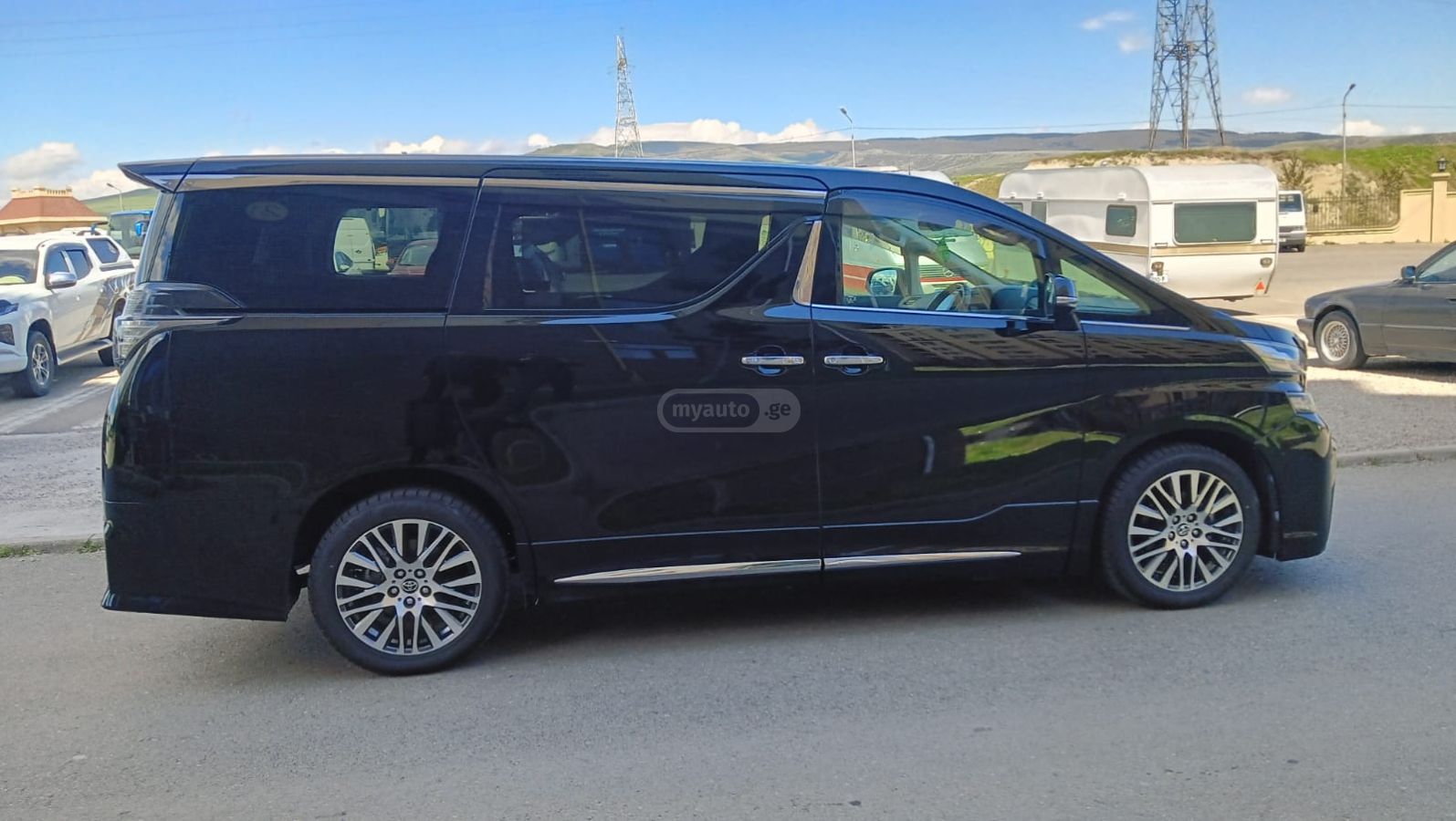 Toyota Alphard - фото 7