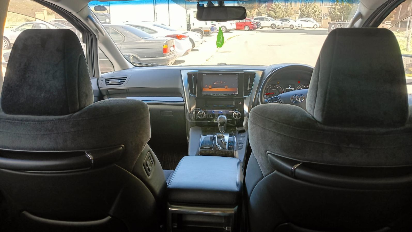 Toyota Alphard - фото 9