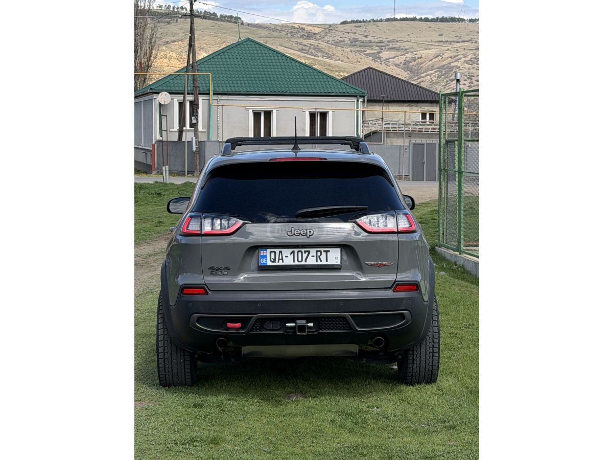 Jeep Cherokee - фото 1