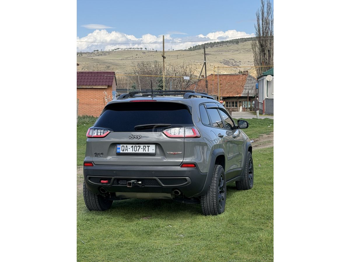 Jeep Cherokee - фото 2