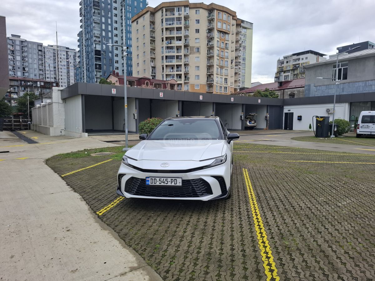Toyota Camry - фото 2