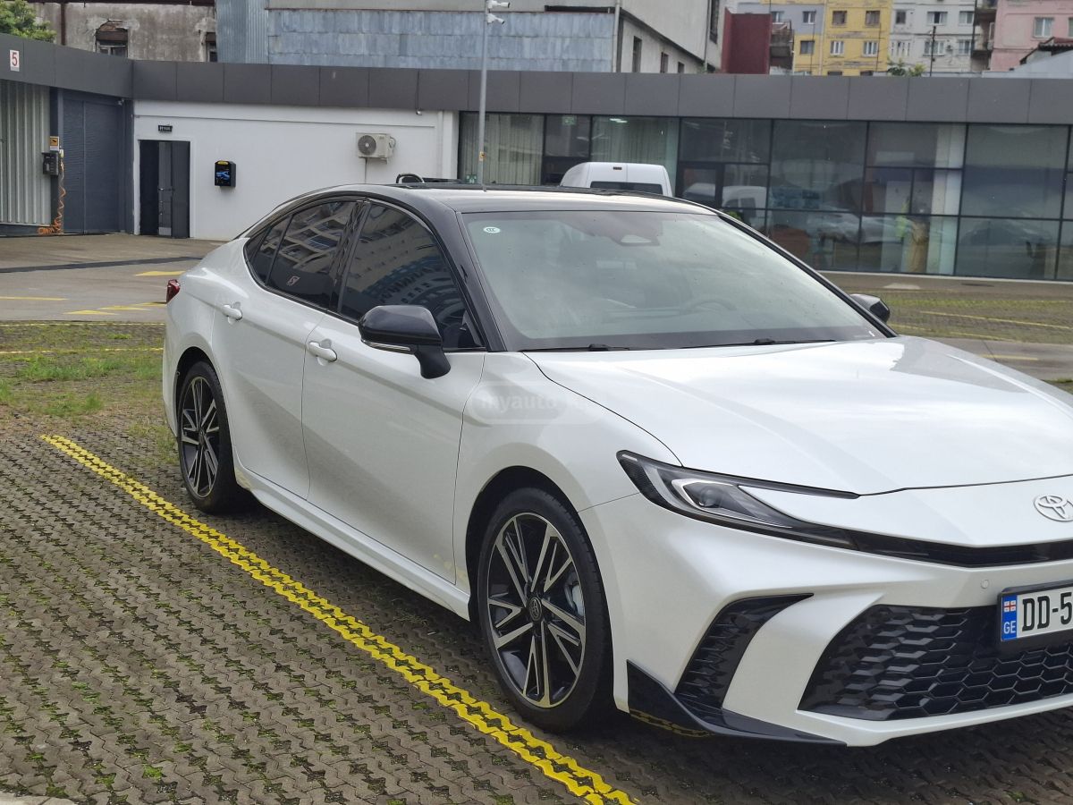 Toyota Camry - фото 4