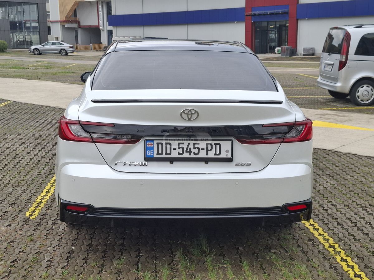 Toyota Camry - фото 5