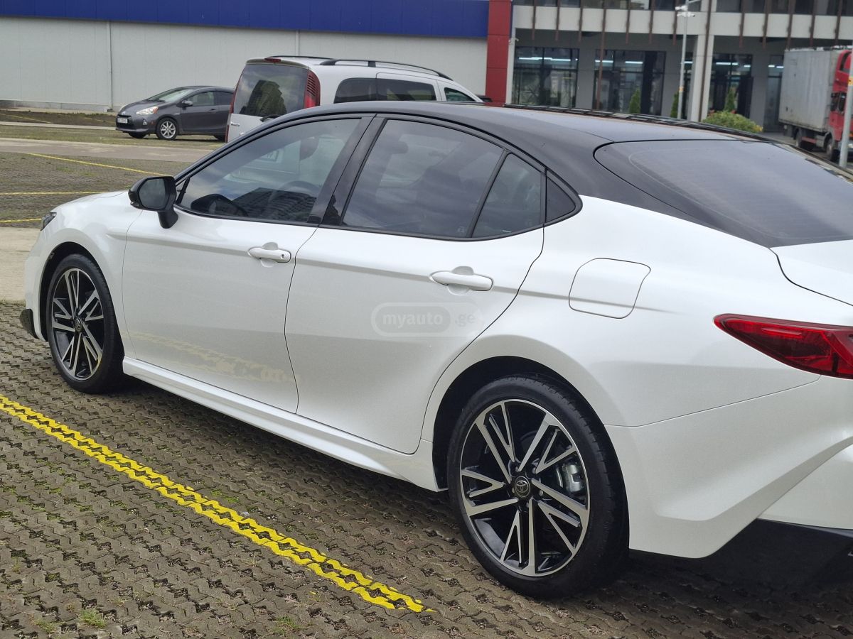 Toyota Camry - фото 6