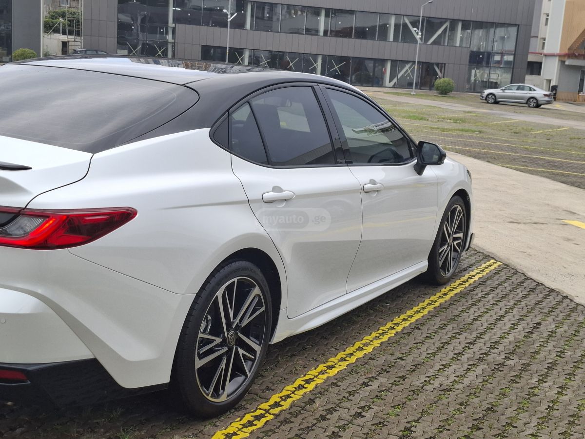 Toyota Camry - фото 9