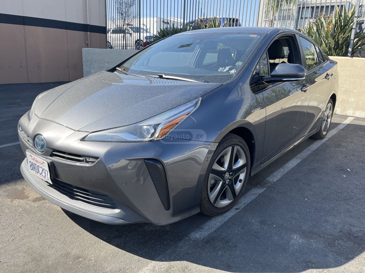 Toyota Prius - фото 1