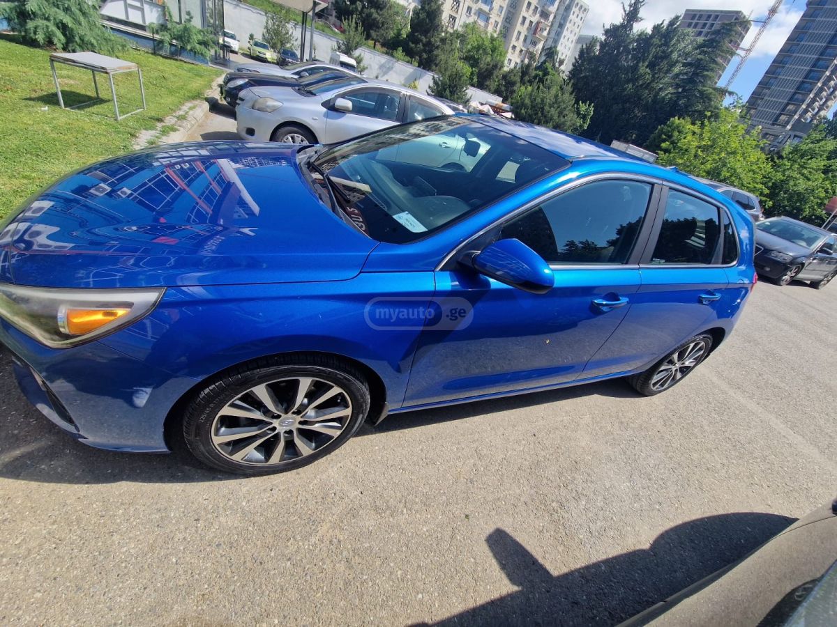 Hyundai Elantra GT - фото 4