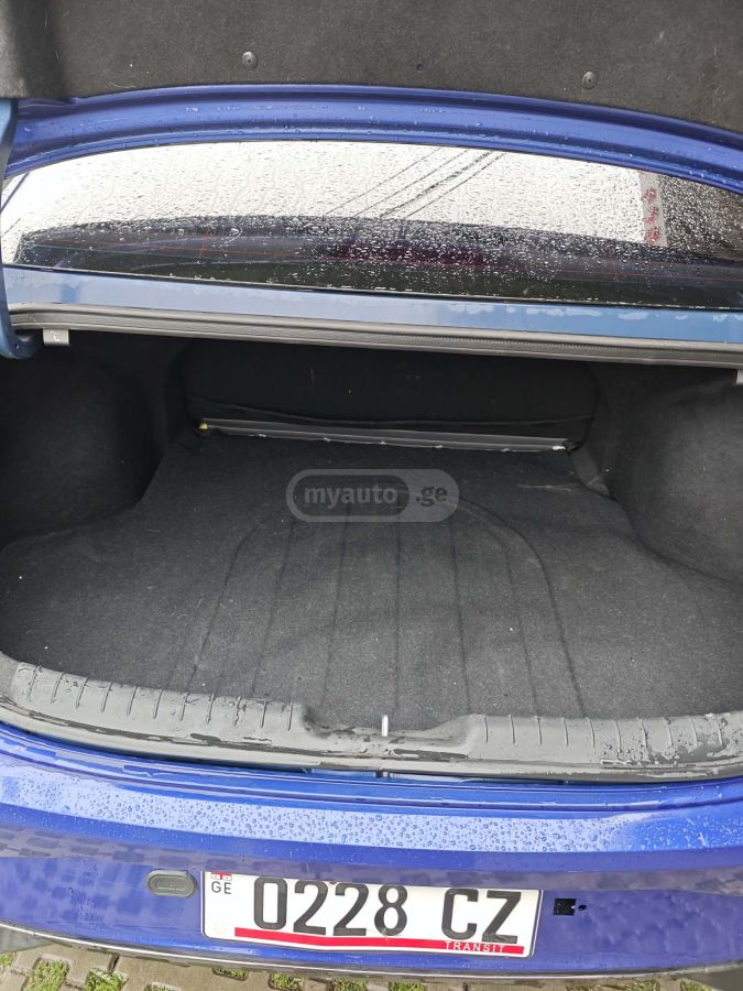 Hyundai Elantra - фото 8