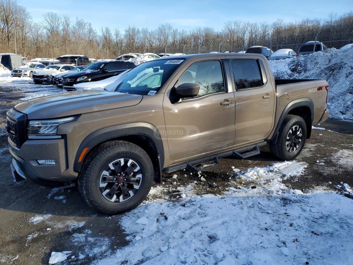 Nissan PRO-4X 4x4 Crew Cab 5 ft. box — миниатюра 1