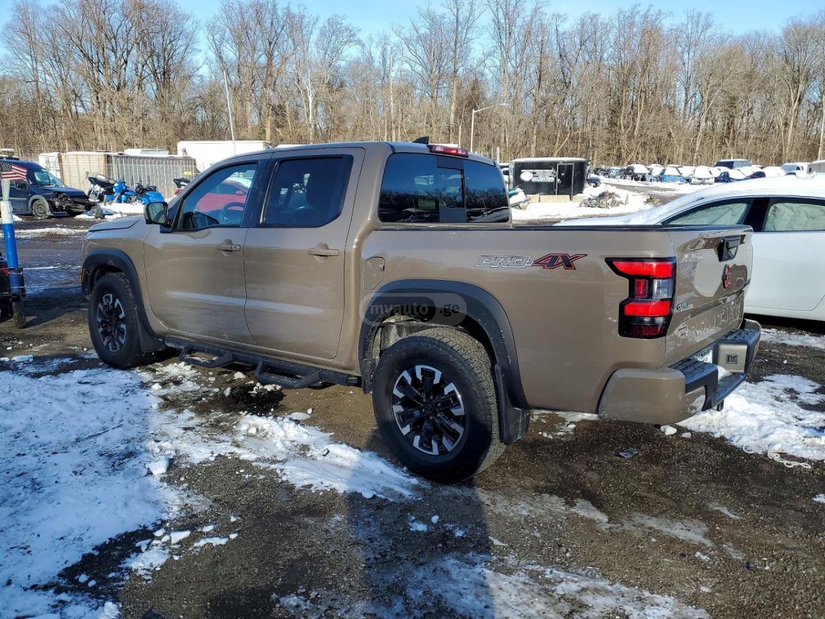 Nissan PRO-4X 4x4 Crew Cab 5 ft. box — миниатюра 2