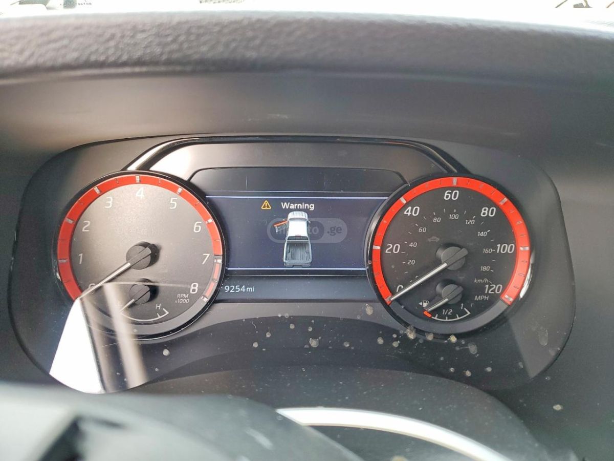 Nissan PRO-4X 4x4 Crew Cab 5 ft. box — миниатюра 9