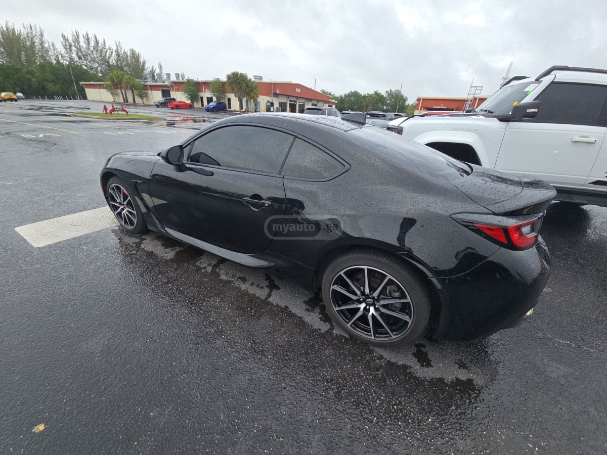 Toyota GR 86 Base 2dr Coupe Manual 2023 — миниатюра 2