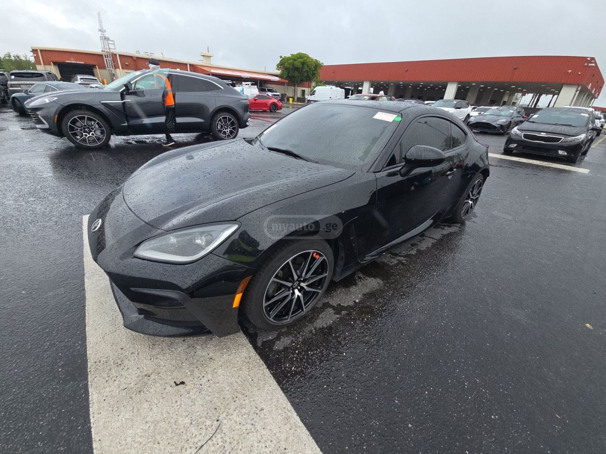 Toyota GR 86 Base 2dr Coupe Manual 2023 — миниатюра 3