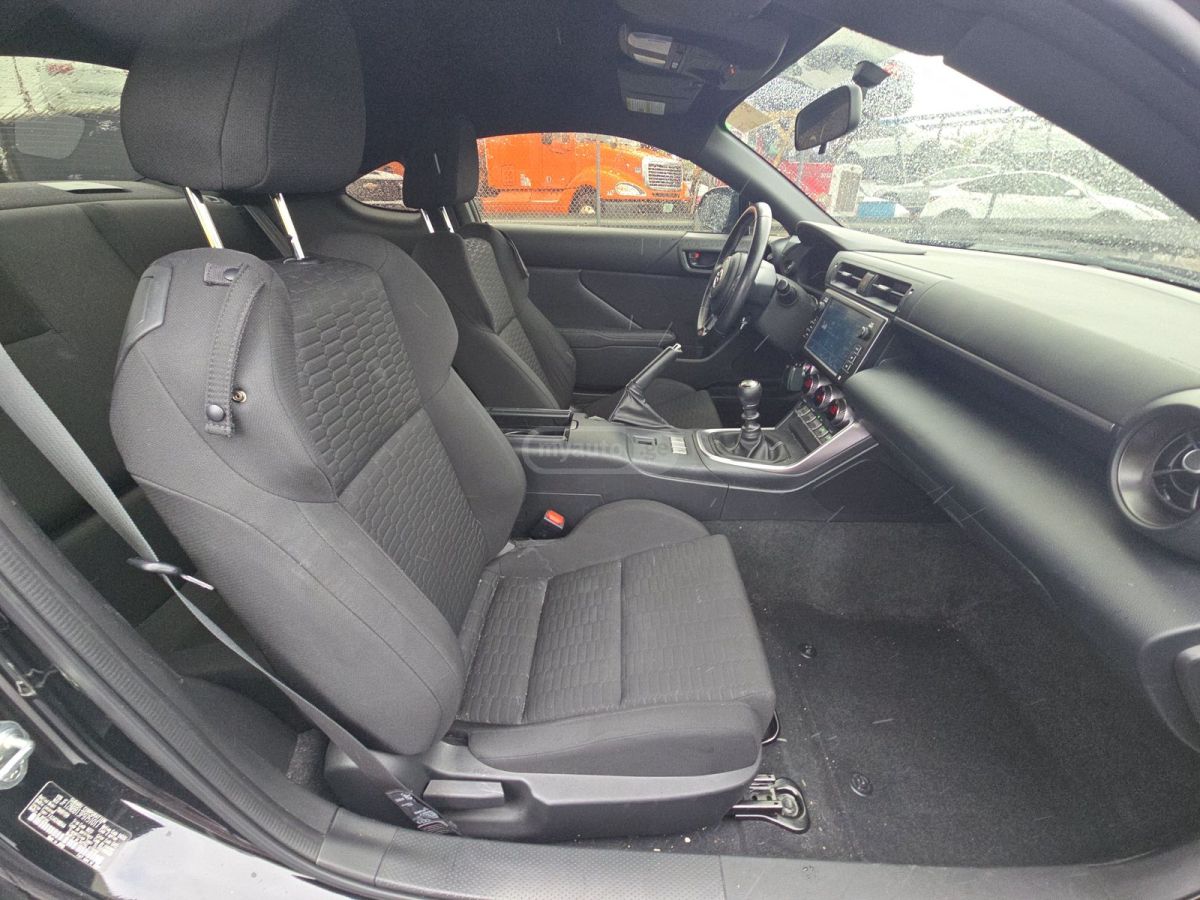 Toyota GR 86 Base 2dr Coupe Manual 2023 — миниатюра 5