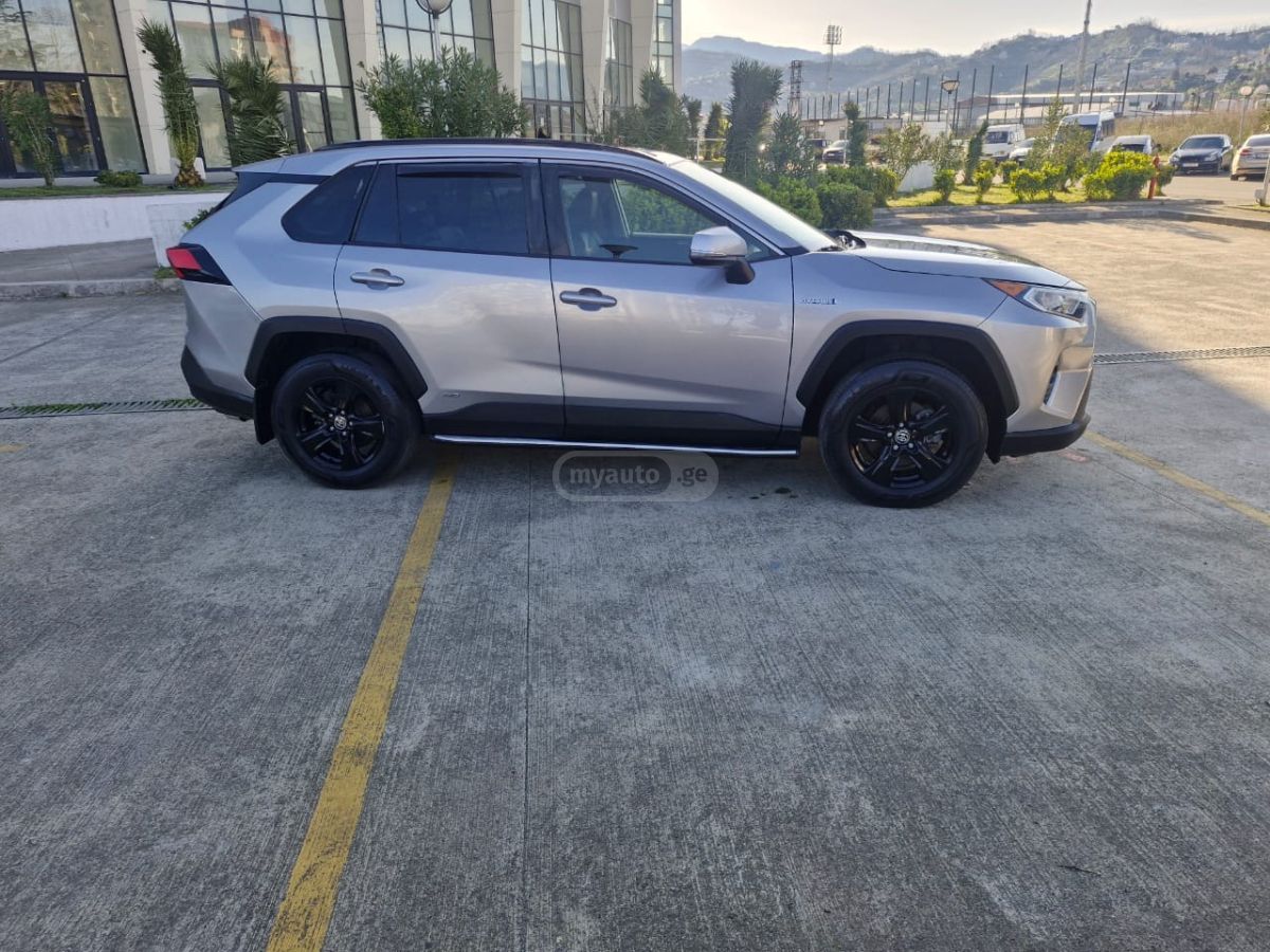 Toyota RAV 4 - фото 1