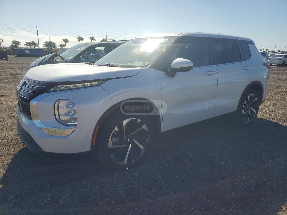 Mitsubishi Outlander - фото 1