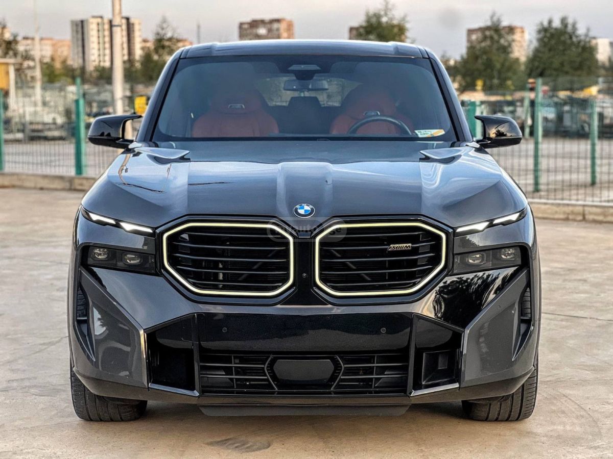 BMW XM - фото 1