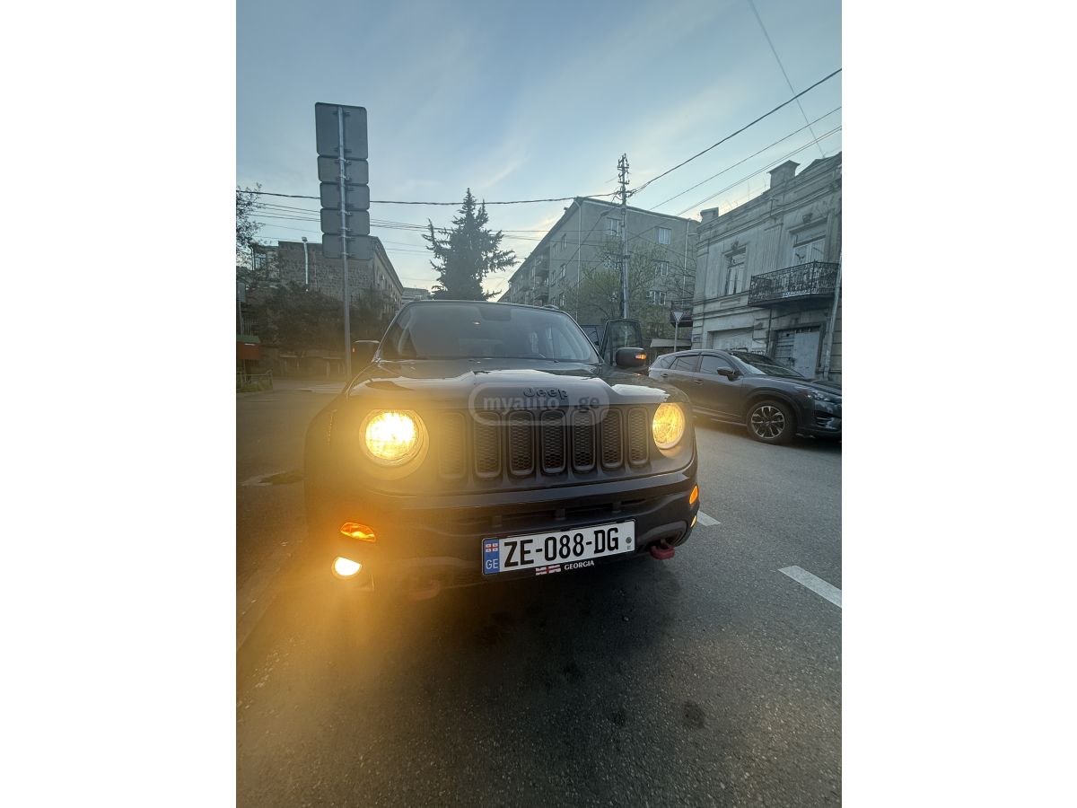 Jeep Renegade - фото 3