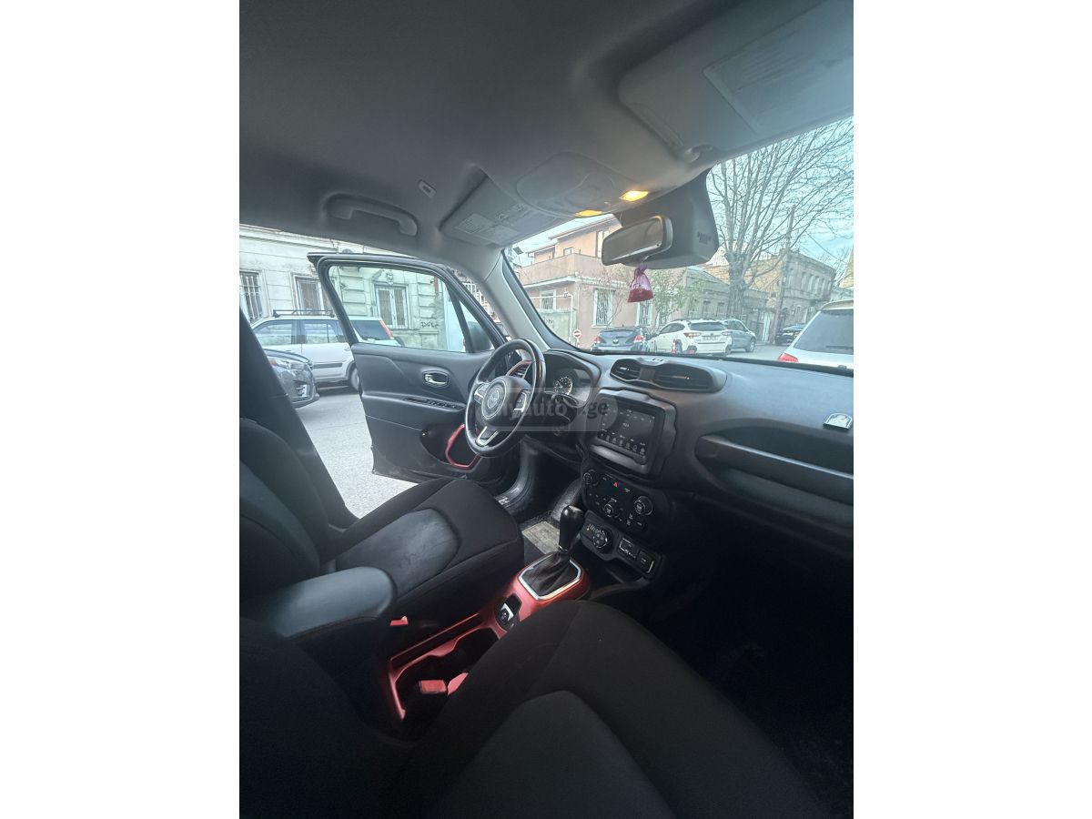 Jeep Renegade - фото 9