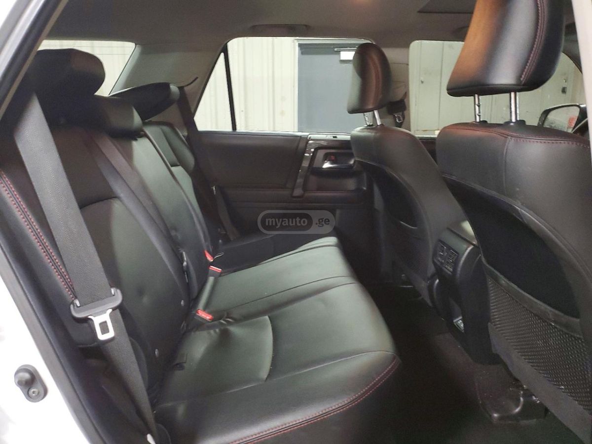 Toyota 4 Runner - фото 10