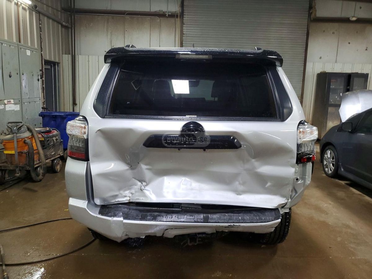 Toyota 4 Runner - фото 6