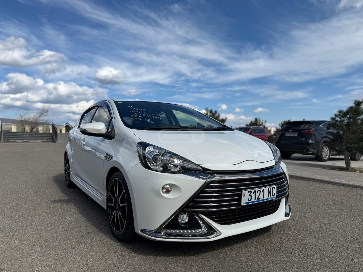 Toyota Aqua - фото 1