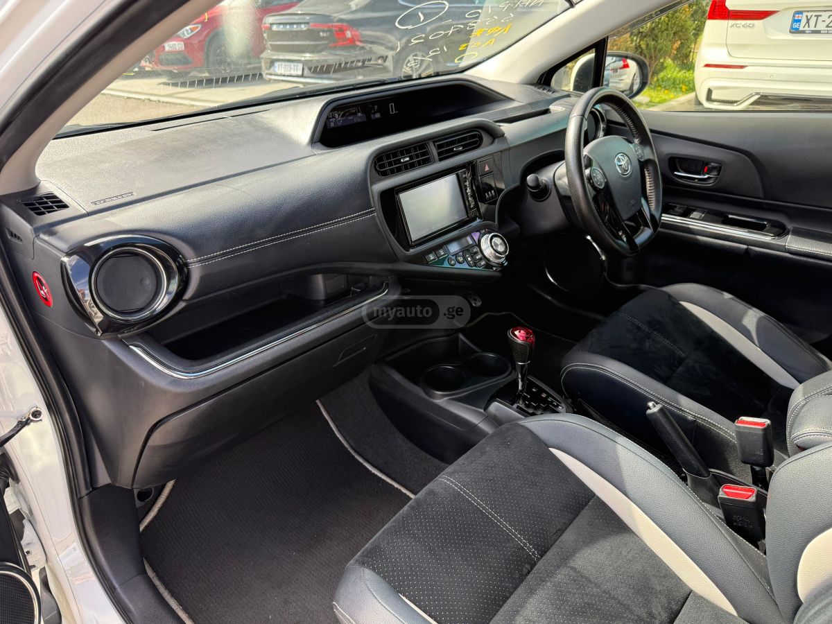 Toyota Aqua - фото 10